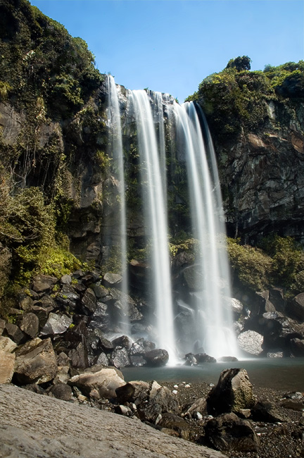 Jeongbang_Waterfall.jpg