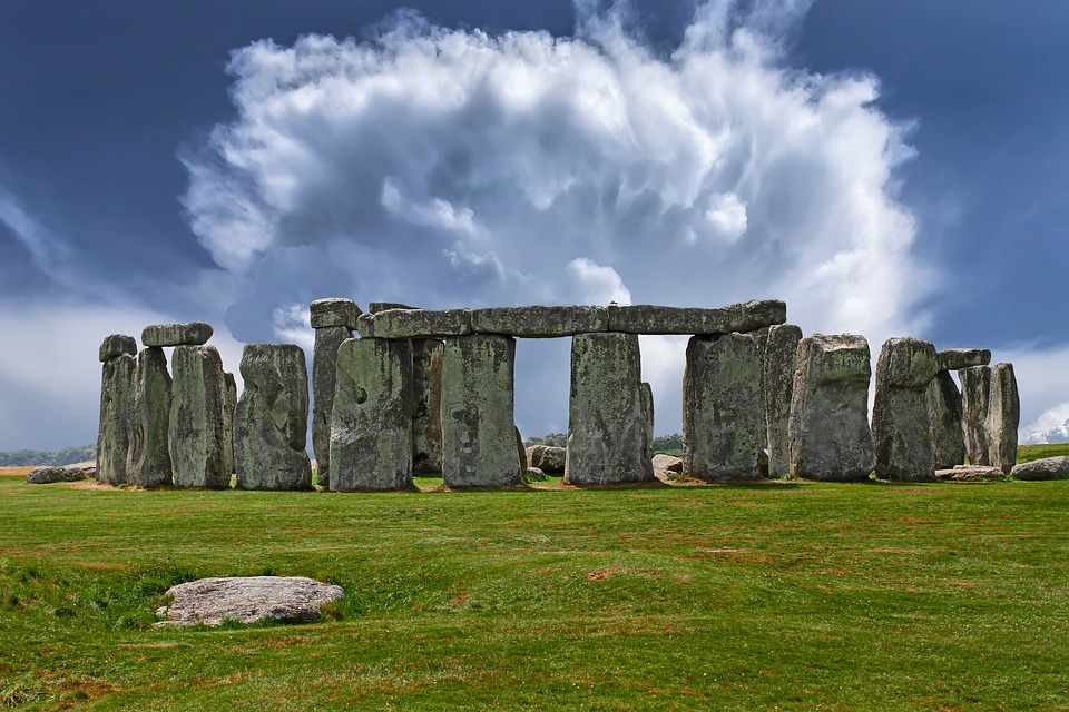 stonehenge-2287980_960_720.jpg