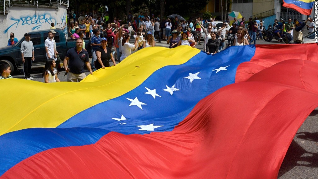 170726092323-venezuela-flag-at-protest-1024x576.jpg