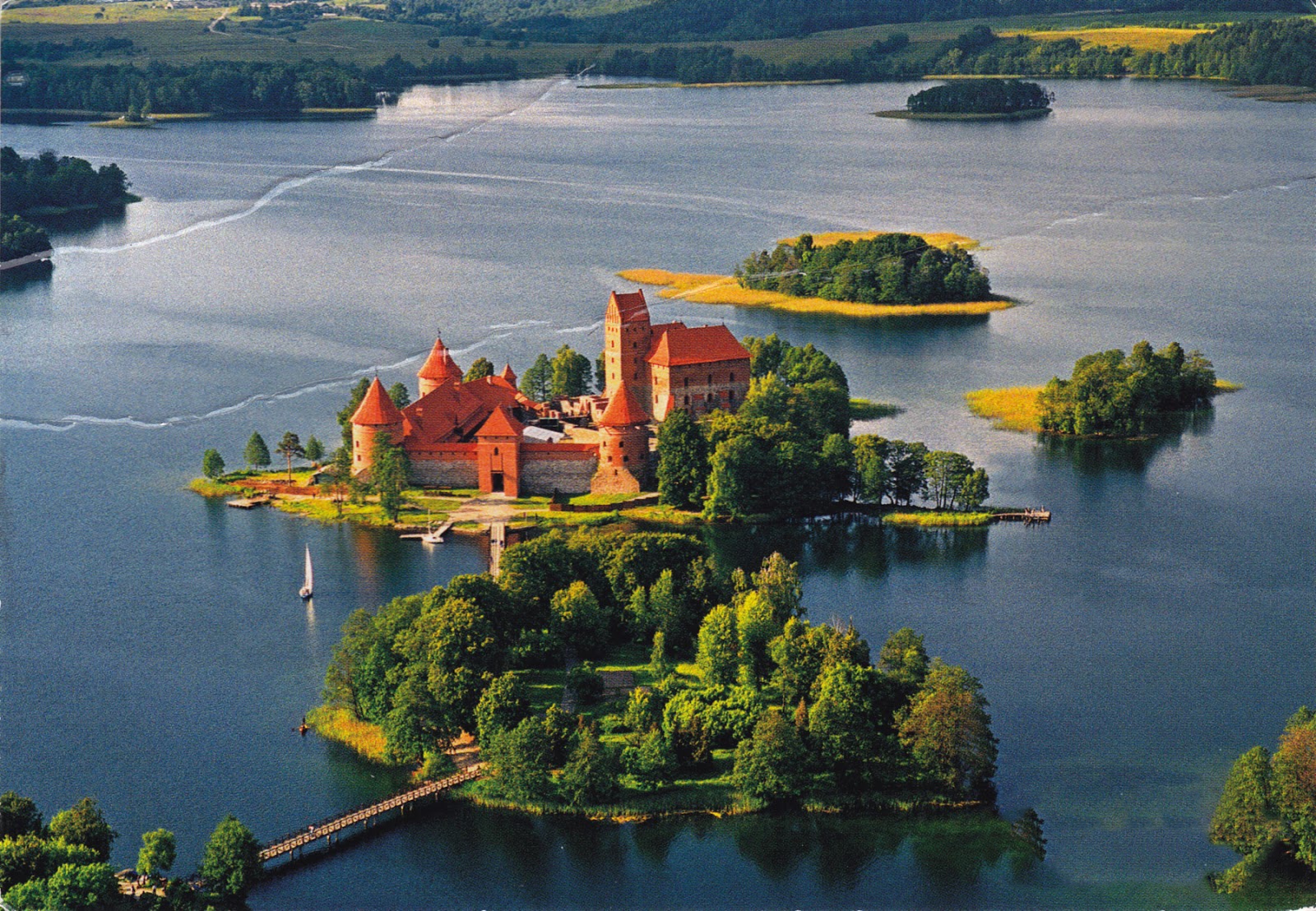 Trakai-Kalesi-Litvanya1.jpg