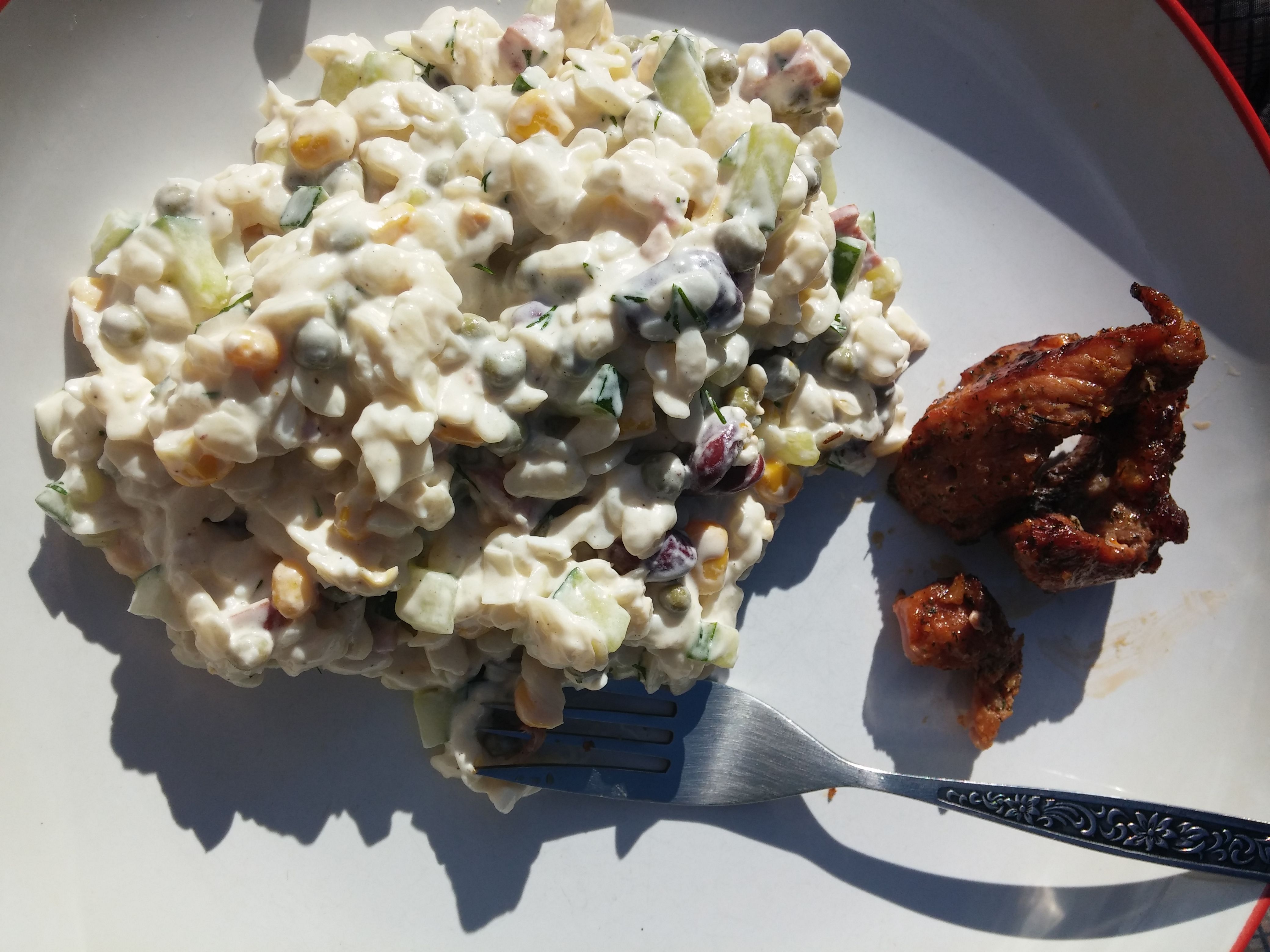 Salad_and_grilled_meat.jpg