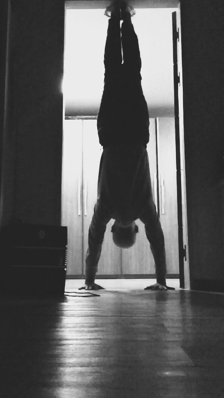 나의 “Bucket list” -“Hand stand”(물구나무서기)