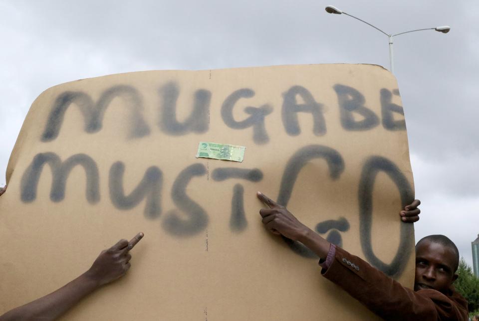 22703_ZWE-171118-Zimbabwe-Mugabe-rally-Reuters_1511066935550.JPG