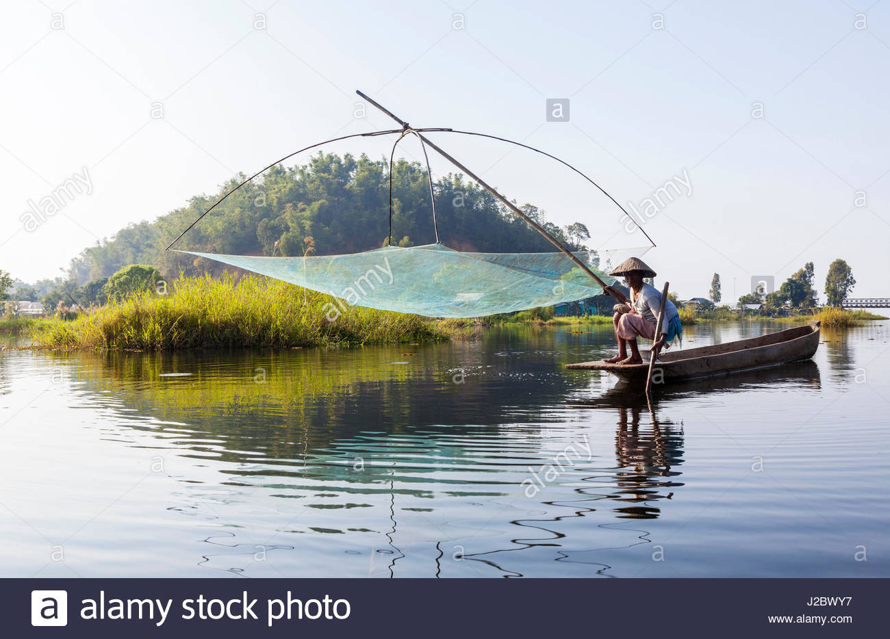 fishing-loktak-lake-near-imphal-manipur-india-J2BWY7.jpg