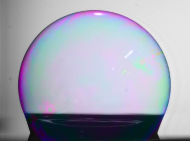 Bubble_on_a_ultrahydrophobic_surface.jpg