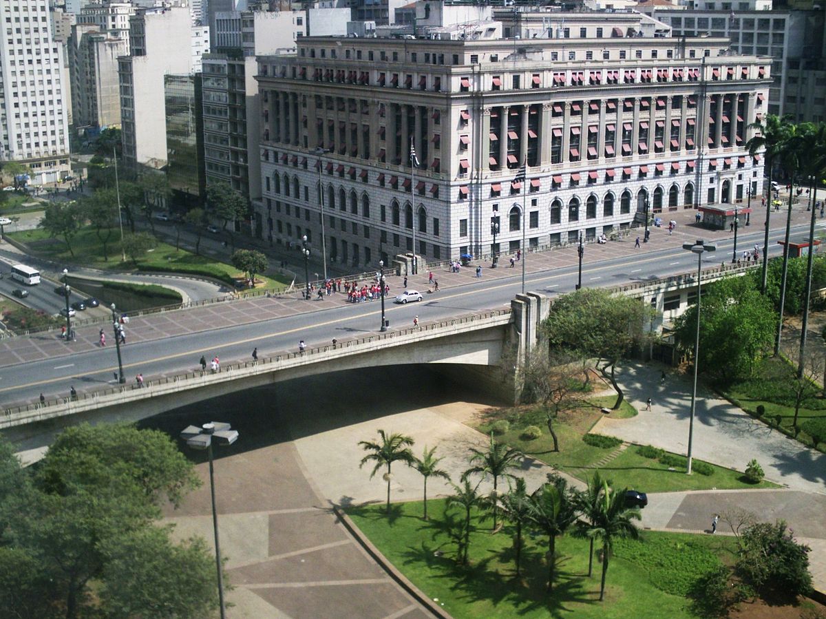 1200px-Viaduto_do_Chá_&_Shoping_Light(By_Felipe_Mostarda).JPG