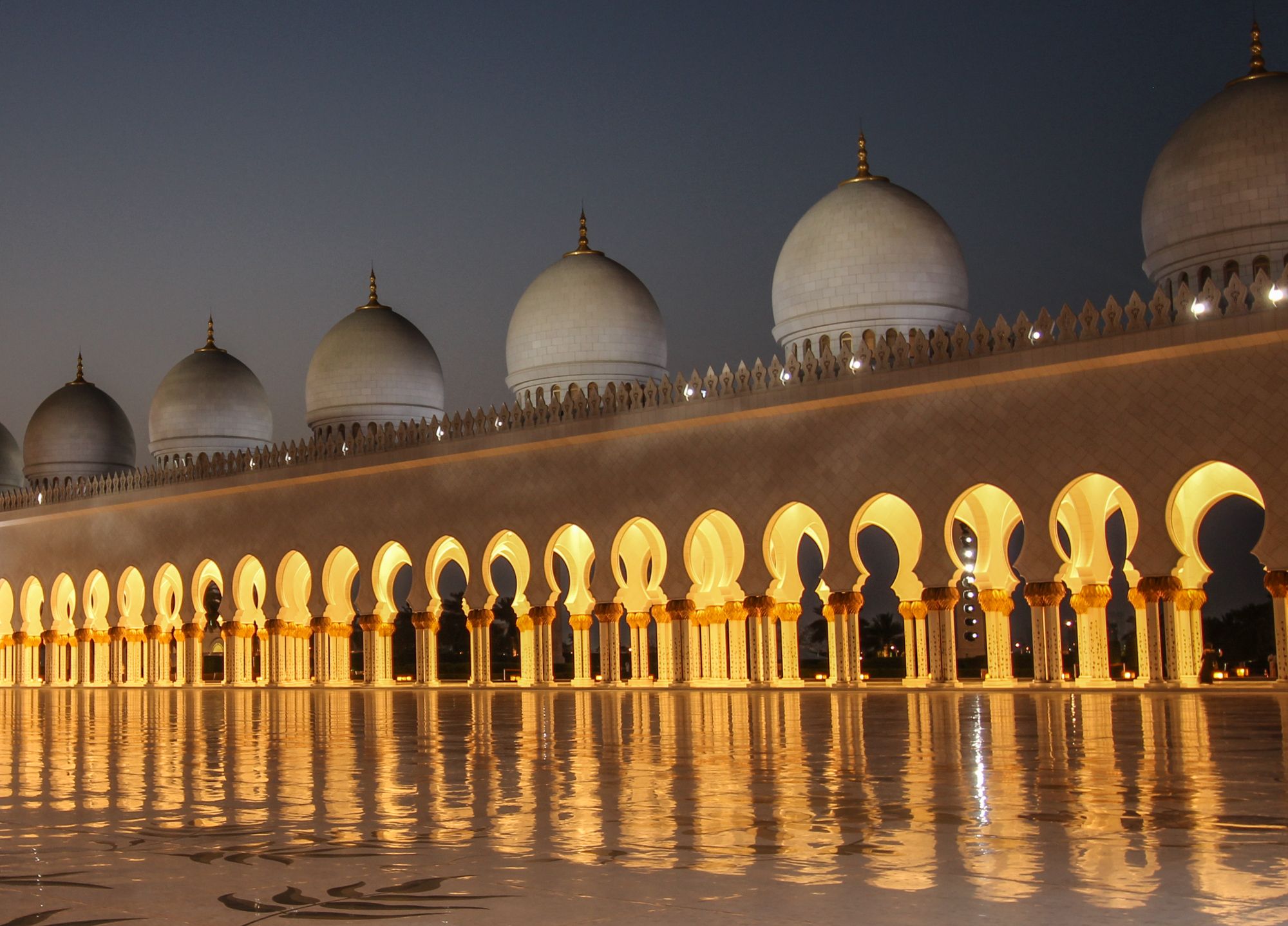 grand-mosque-arches-at-night.jpg