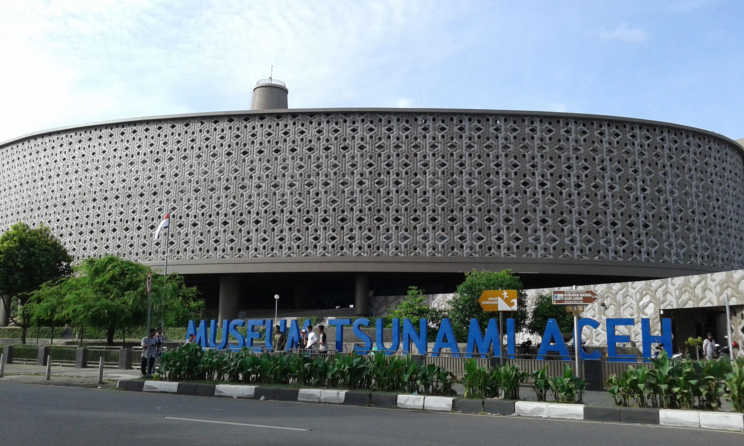 Museum-Tsunami-Aceh.jpg