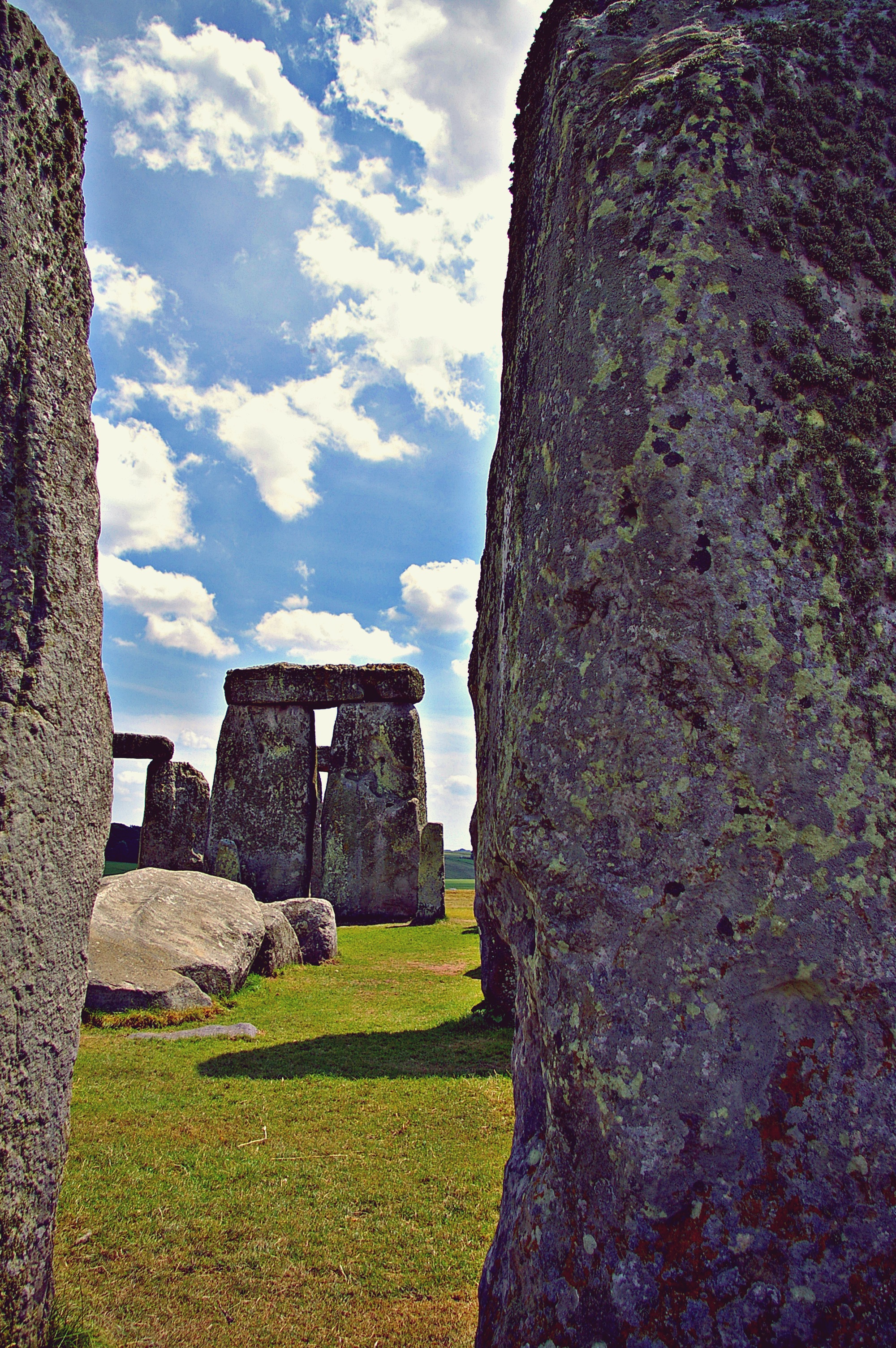Through_Stonehenge_7065.JPG