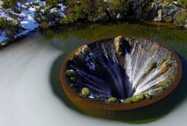 Water Hole in Portugal Looks Like a Portal to Another Dimension