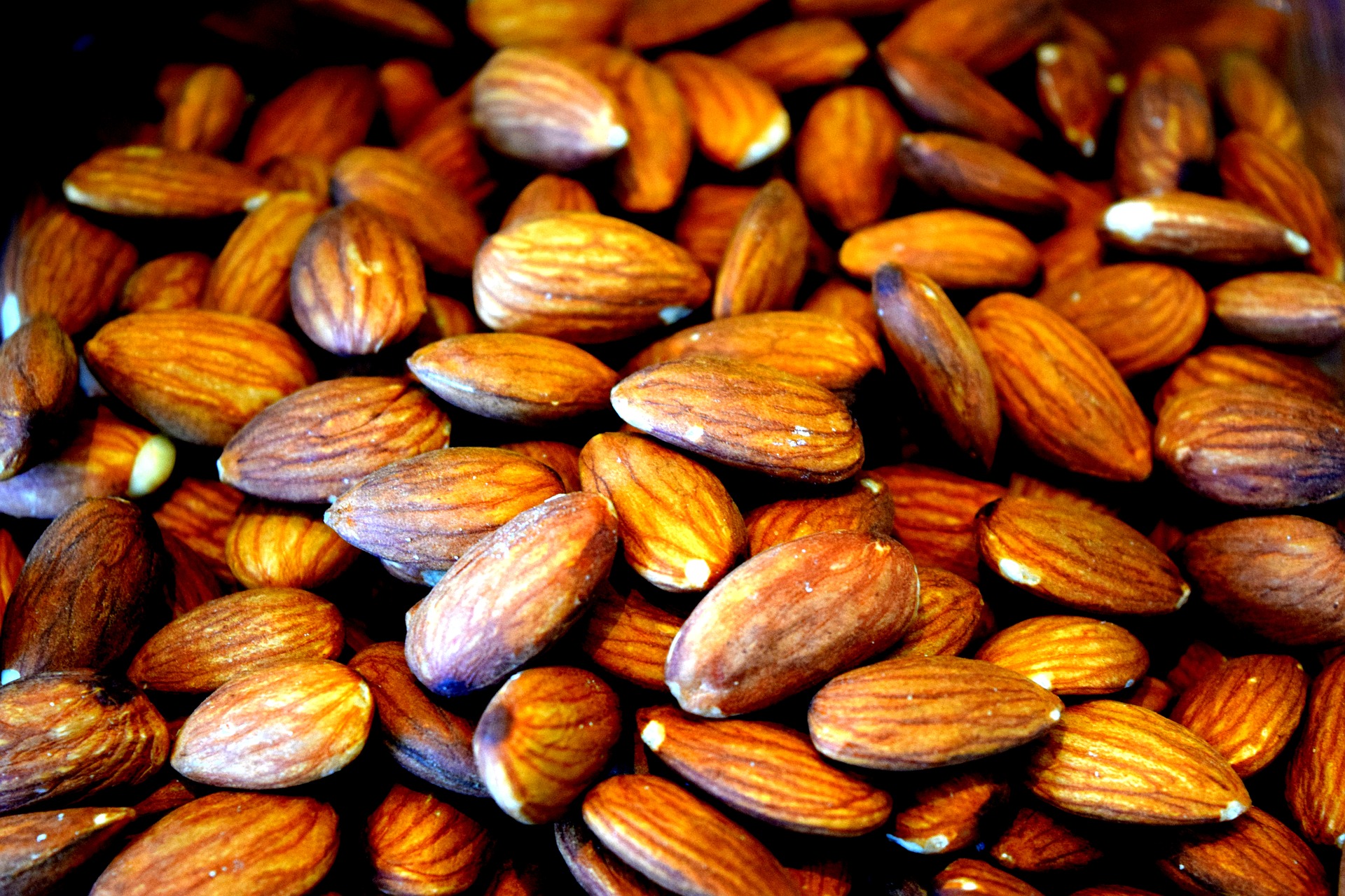 almonds-2291537_1920.jpg