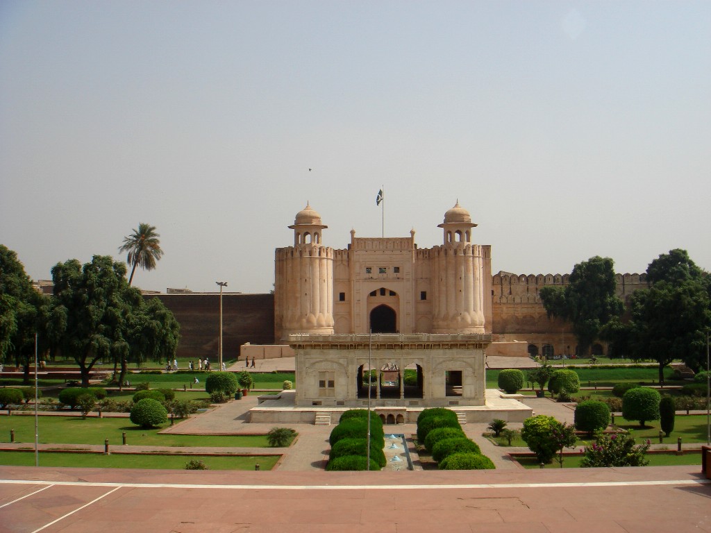 Shahi Qila Lahore Pakistan Wallpapers (3).jpg