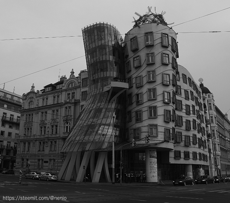 prague-dancing-house-bw-01.jpg