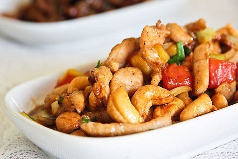 Gai Pad Med Mamuang Himmapan (Stir-fried Chicken with Cashew Nuts).jpg