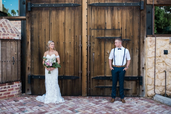 092-romantic-mount-helena-backyard-wedding-by-amy-skinner-photography-600x400.jpg