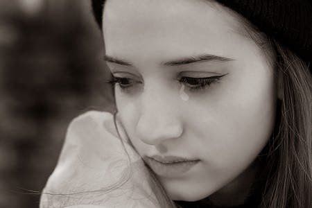 crying_girl_by_lourithesugarqueen-d4mogc4.jpg