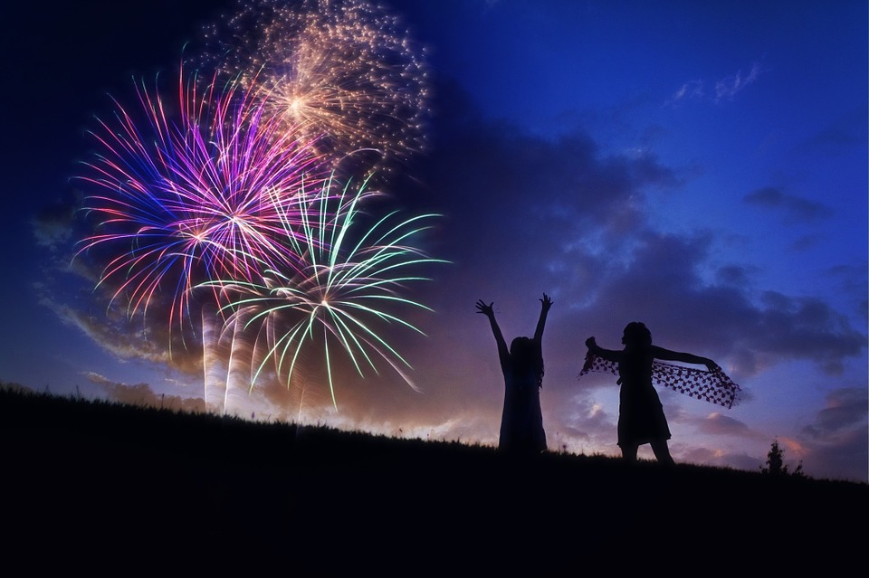 Fireworks-Fourth-Of-July-Silhouette-Celebration-804838.jpg