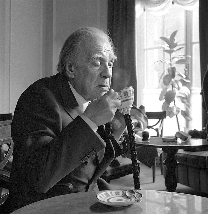 Borges_drinking[1].jpg