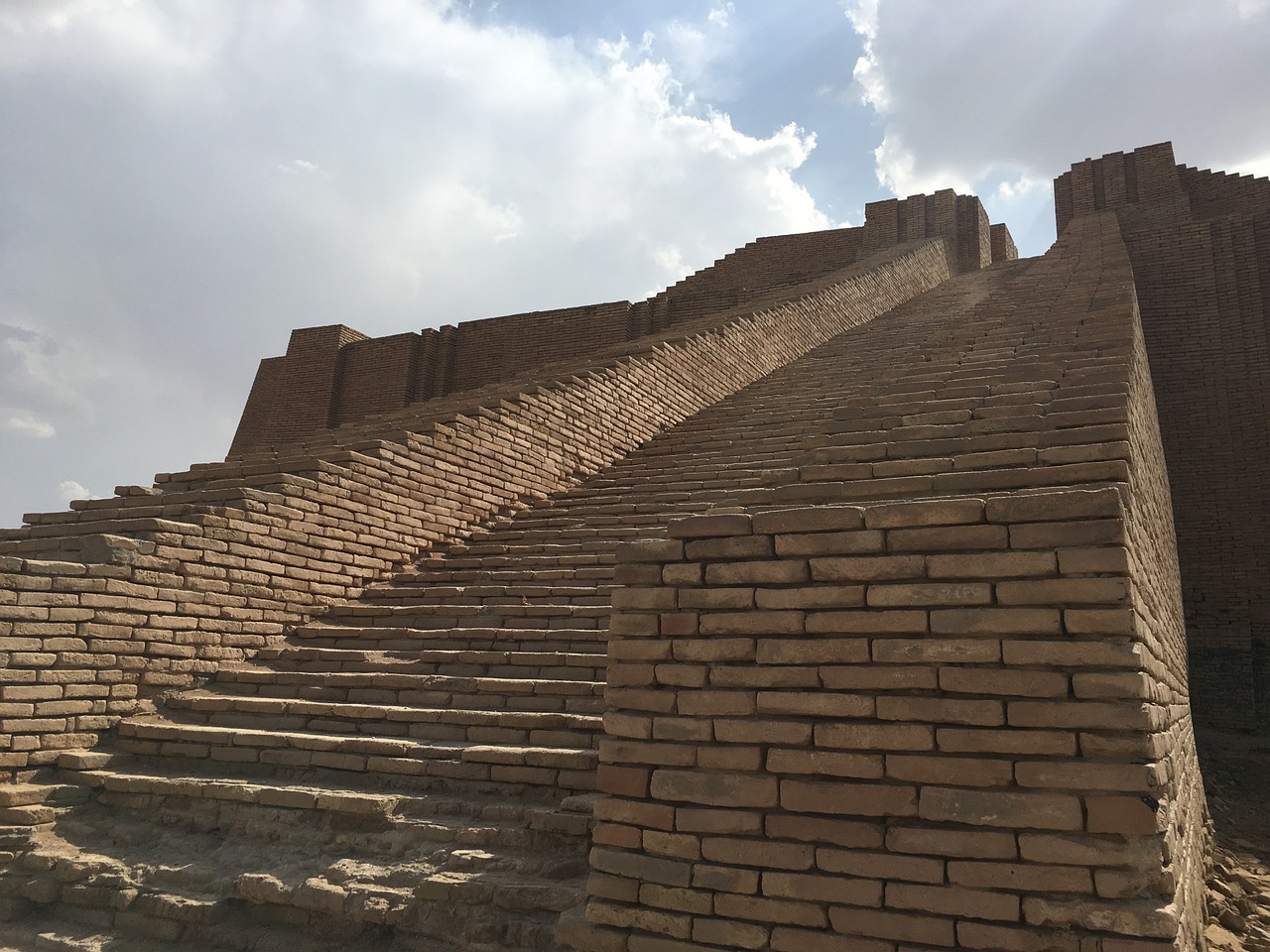 ziggurat-1322581_1280.jpg
