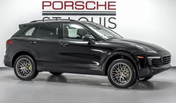 2018 Porsche Cayenne Hybrid 1.jpg