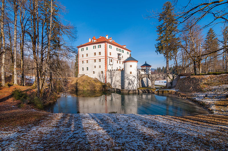 Snežnik_castle_-_januar_2016.jpg