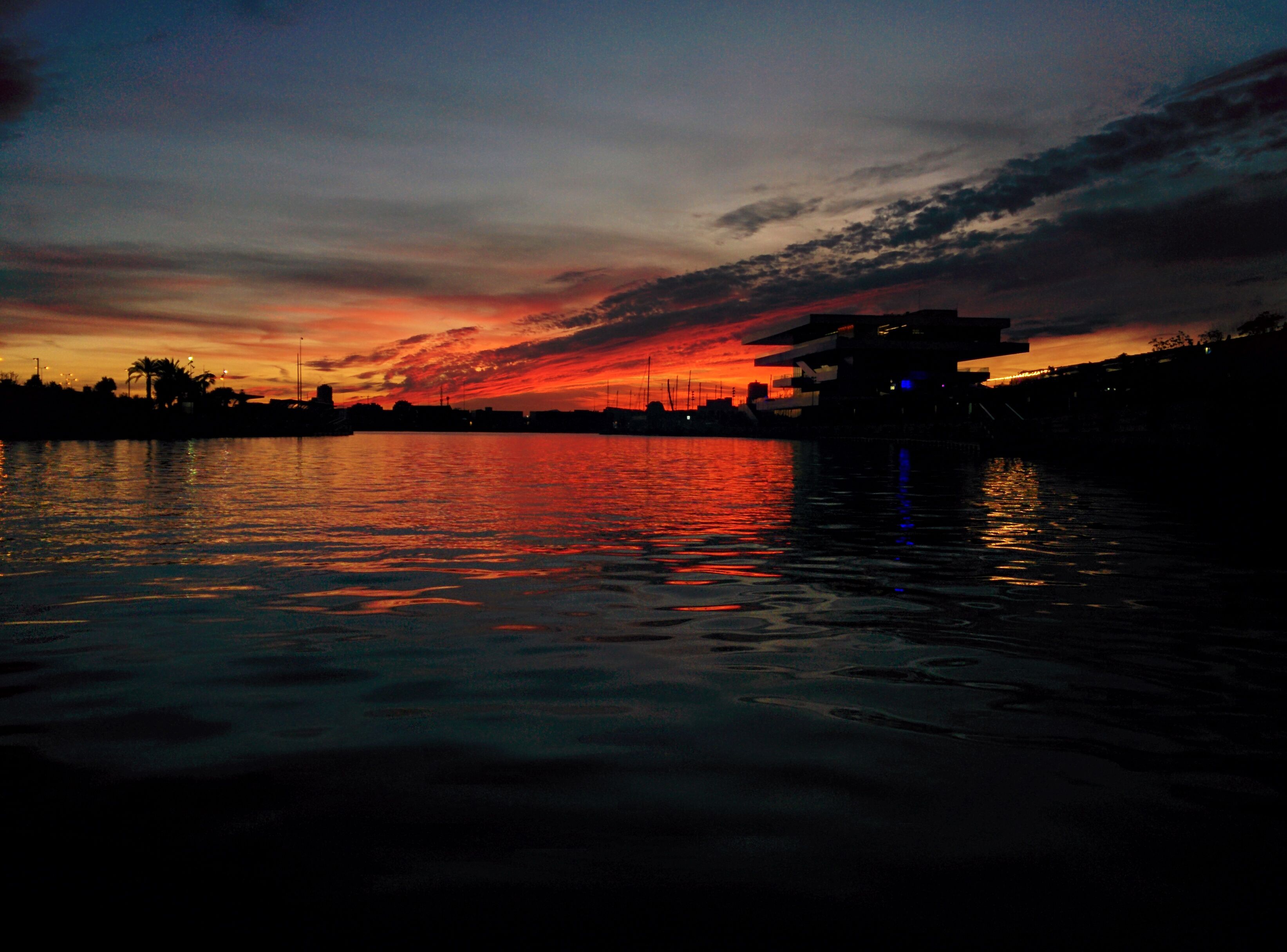 atardecer-valencia-puerto-puesta-de-sol-cielo-rojo-nubes-precioso-bello-steemit-trenz-fotografia_12.jpg