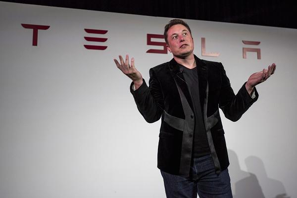 104489885-GettyImages-490596004-elon-musk.600x400.jpg