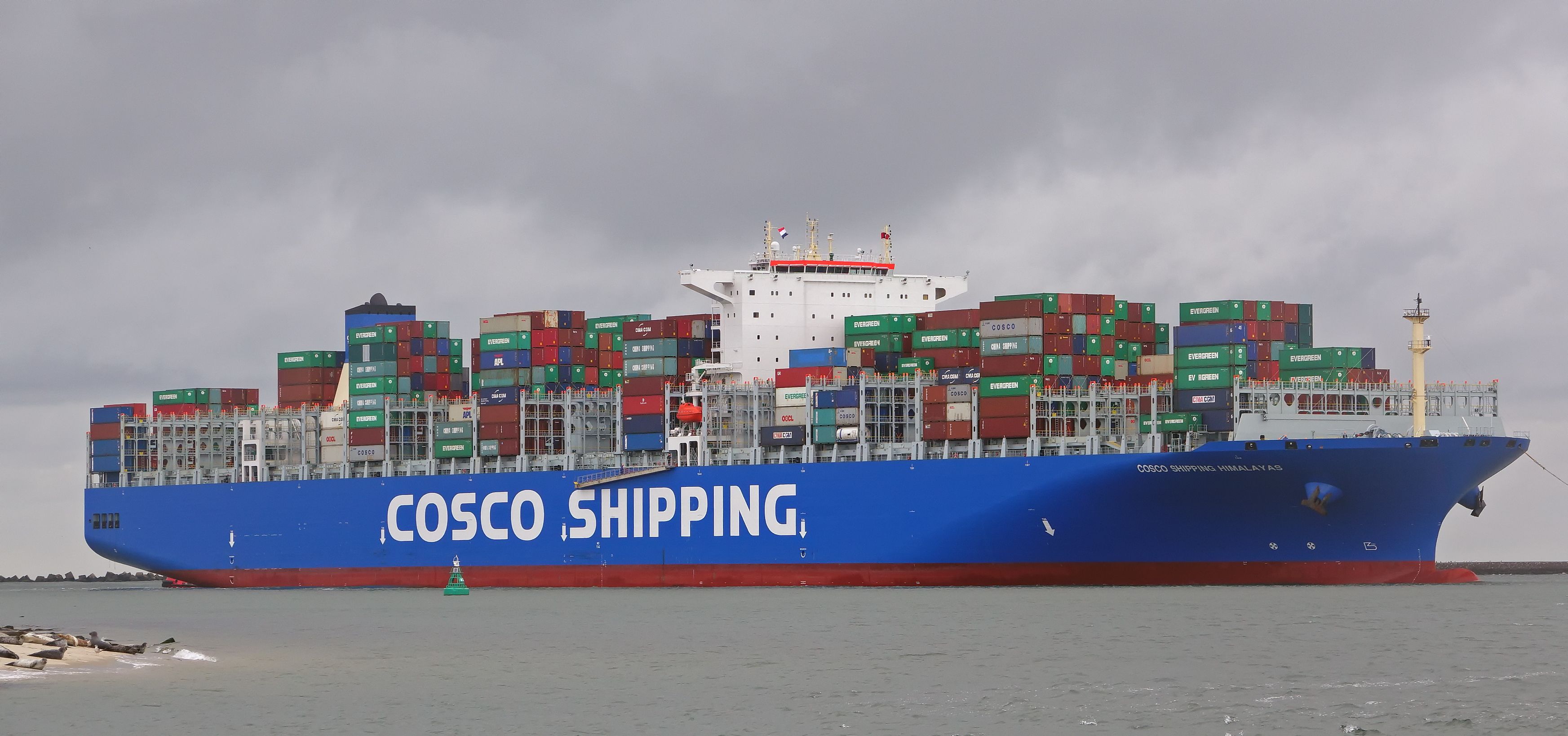 COSCO_SHIPPING_HIMALAYAS_8-9-2017_(36708975750).jpg
