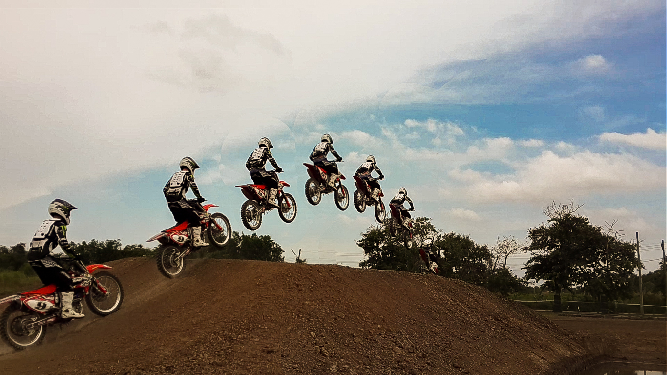 Motocross. Freeze Frame Track Jump. — Steemit, image size:1366x768