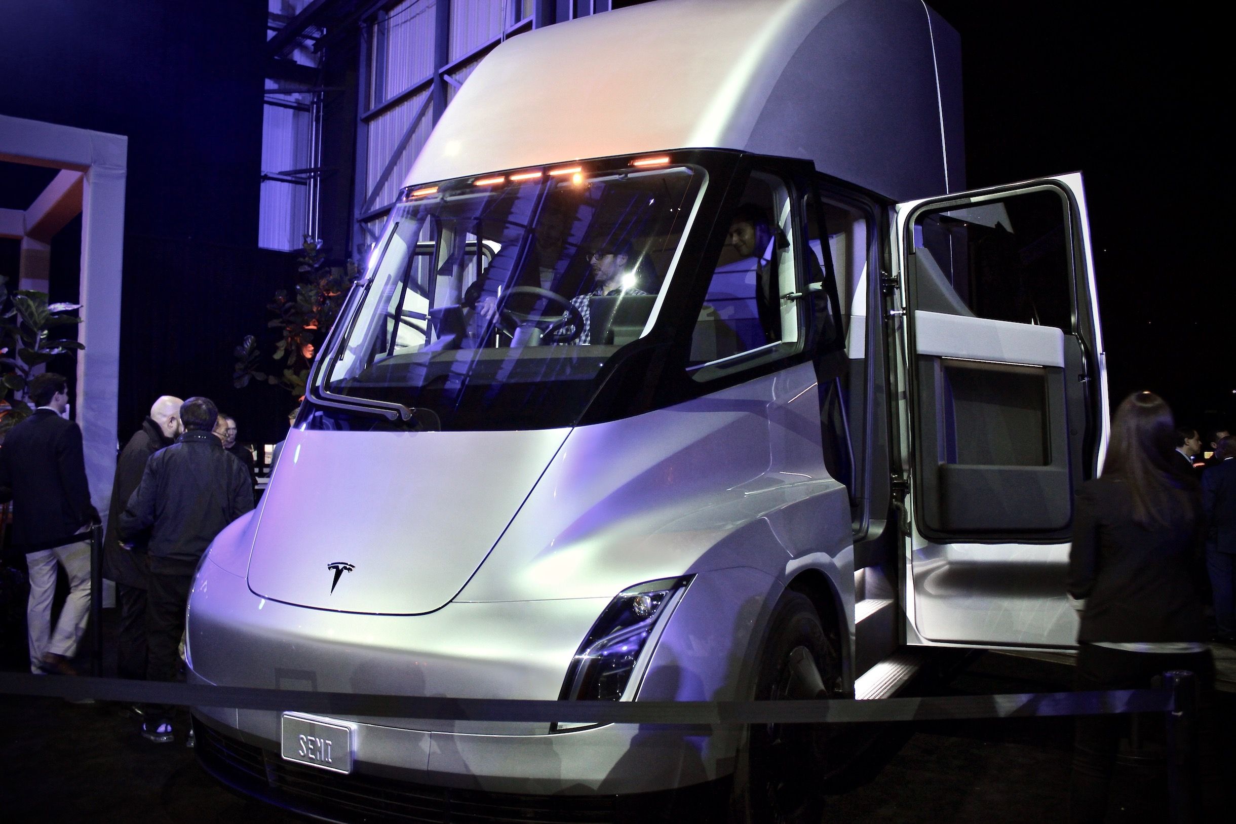 tesla-semi-front-plate-event.jpg