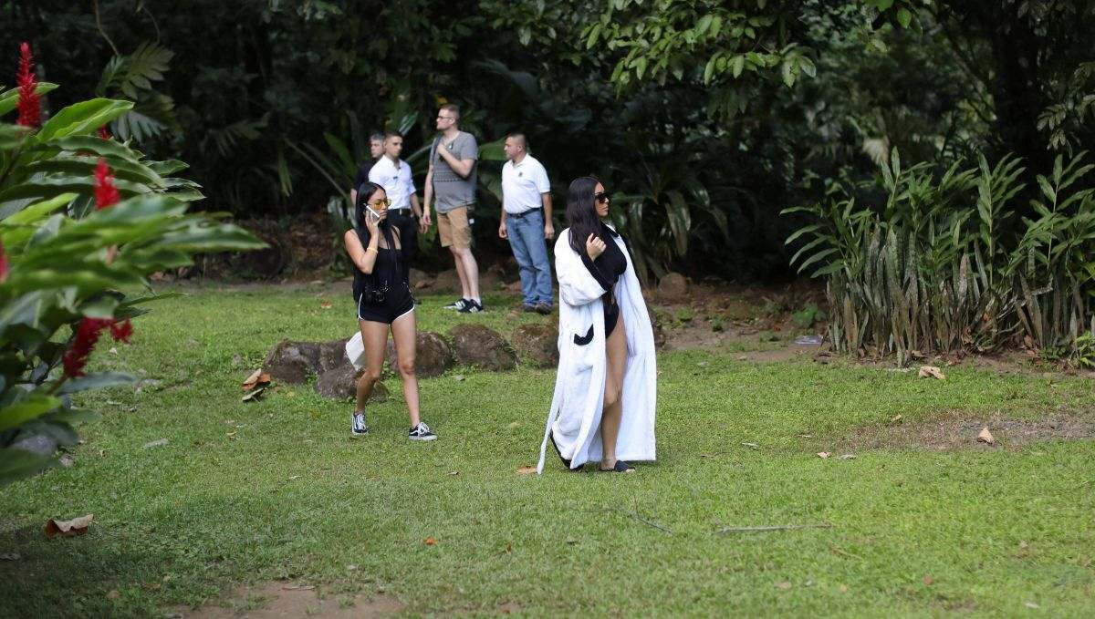 kim-kardashian-in-a-waterfall-in-costa-rica-january-29-2017_131064022.jpg