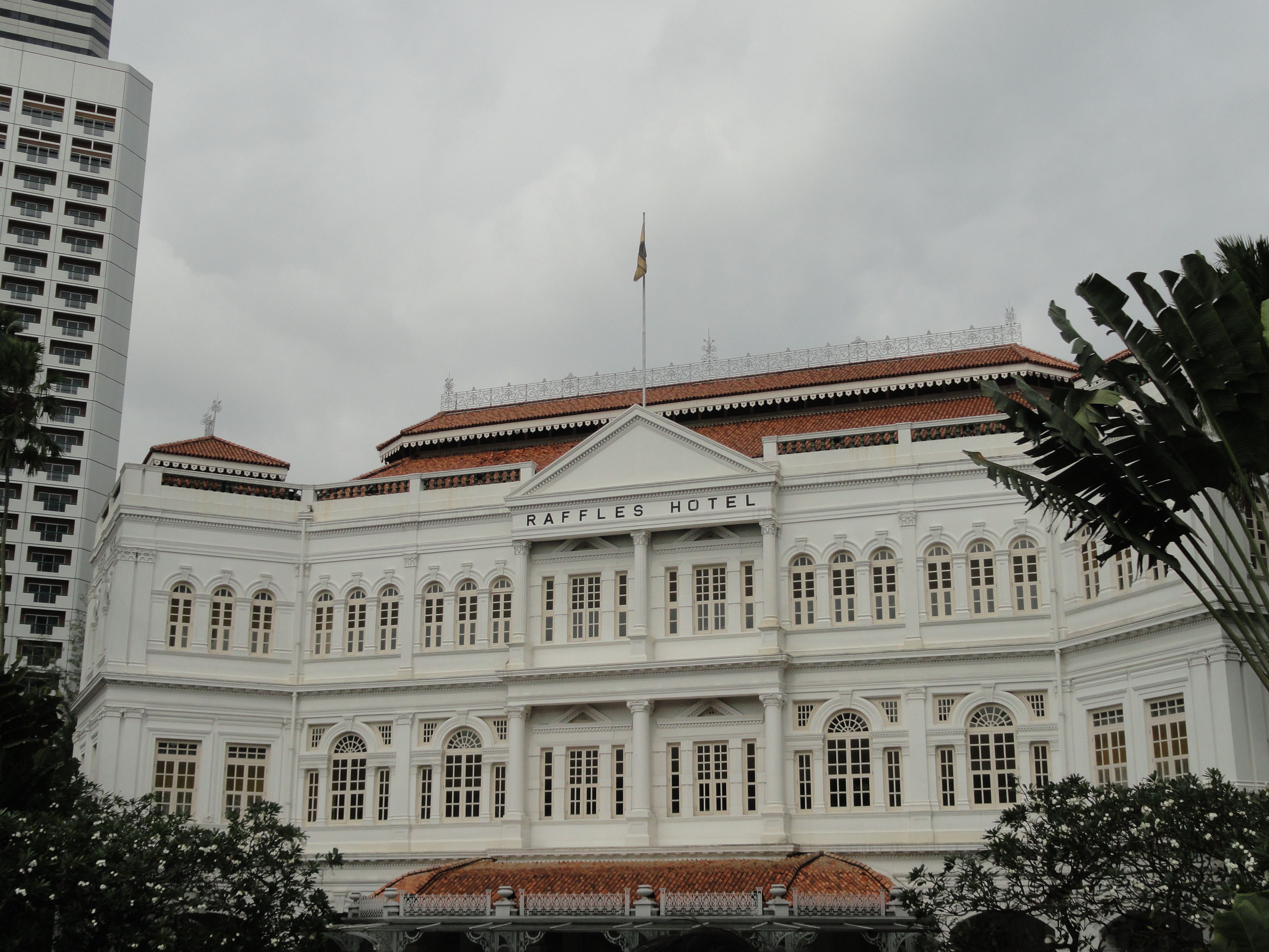 City bus tour 10 - Fullerton Hotel.JPG