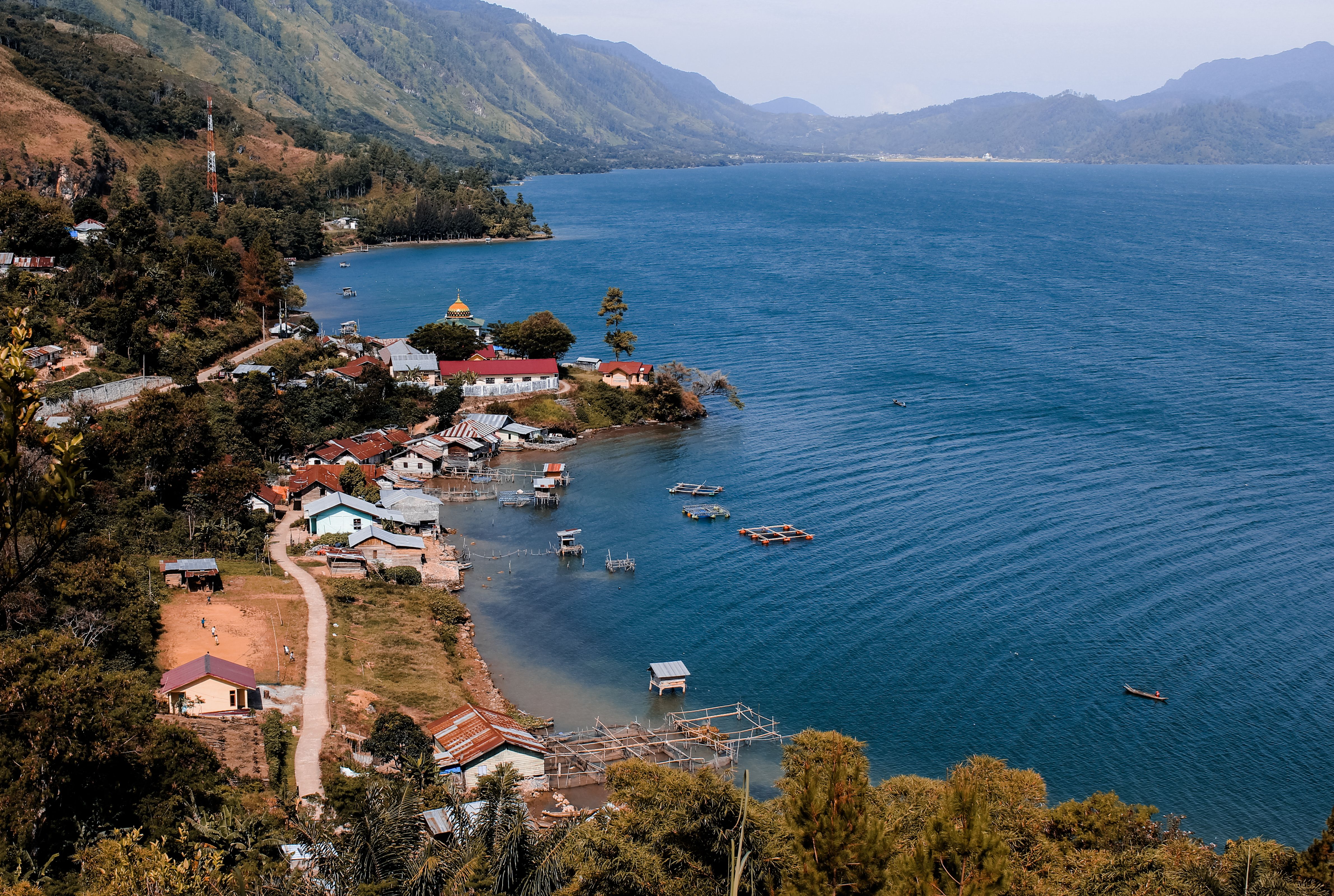 Andy join Qurrata Ayuni_Negeri Diatas Awan_Panorama Danau Lut Tawar yang terletak di Takengon, Aceh Tengah..JPG