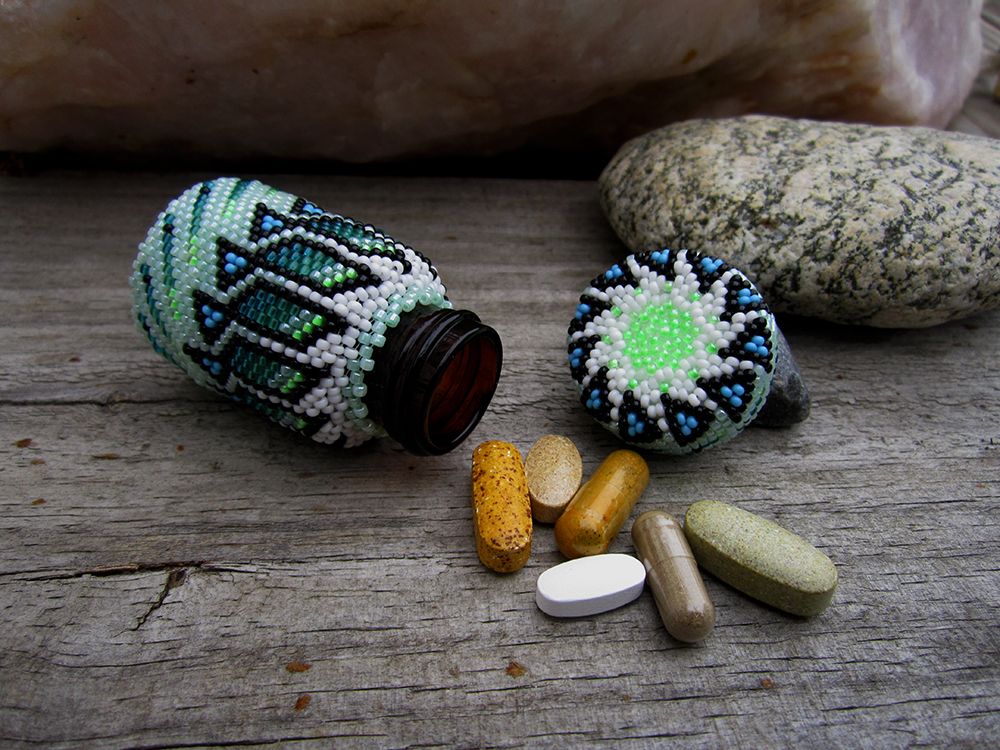 Green White Seed Beaded 20ml Ambr Glass medicine bottle 1d.jpg