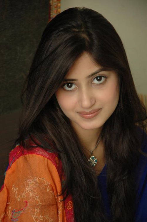 sajal-ali-eyes.jpg