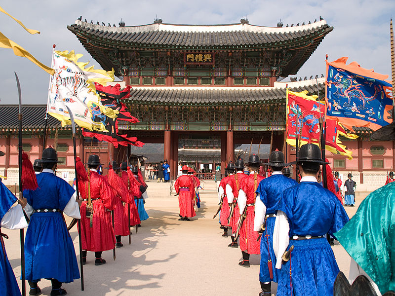 800px-Korea-Gyeongbokgung-Guard.ceremony-11.jpg