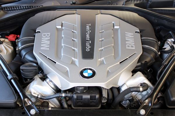 BMW Engine 2.jpg