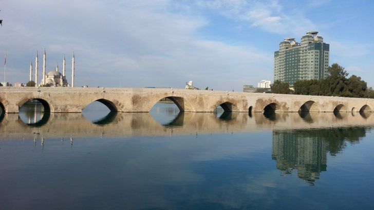 adanadaki-tarihi-taskopru-nerede-taskoprunun-tarihcesi-ve-ozellikleri-gelgez-728x410.jpg