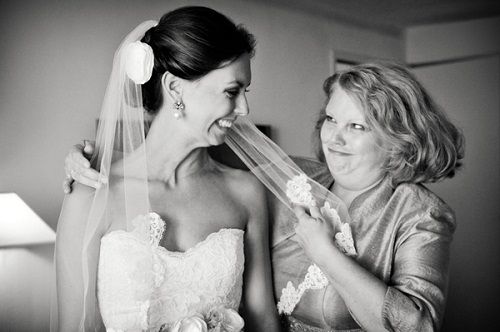 Southern-weddings-mom-putting-on-veil.jpg