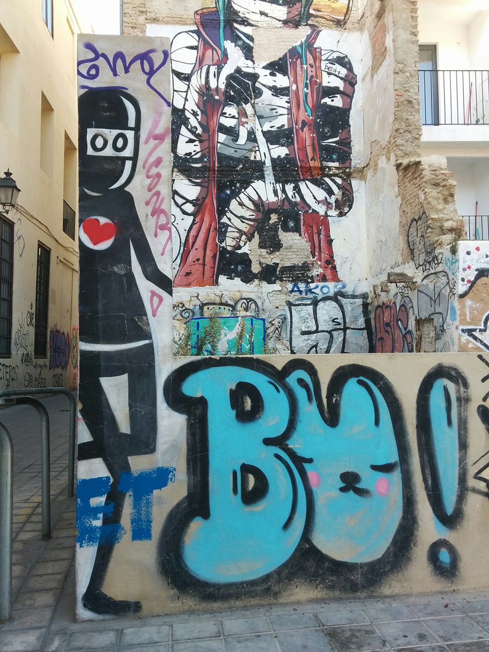 graffiti-valencia-spain-ninja-extraterrestre-love-amor-steemit-trenz (23).jpg