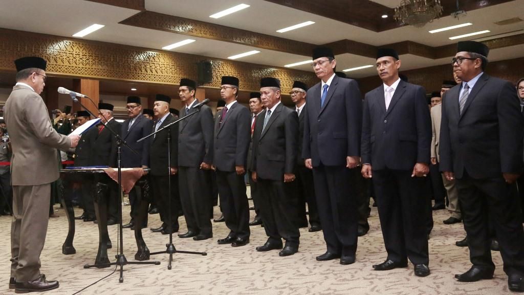 Gubernur Aceh melantik sejumlah pejabat SKPA yang baru.jpg