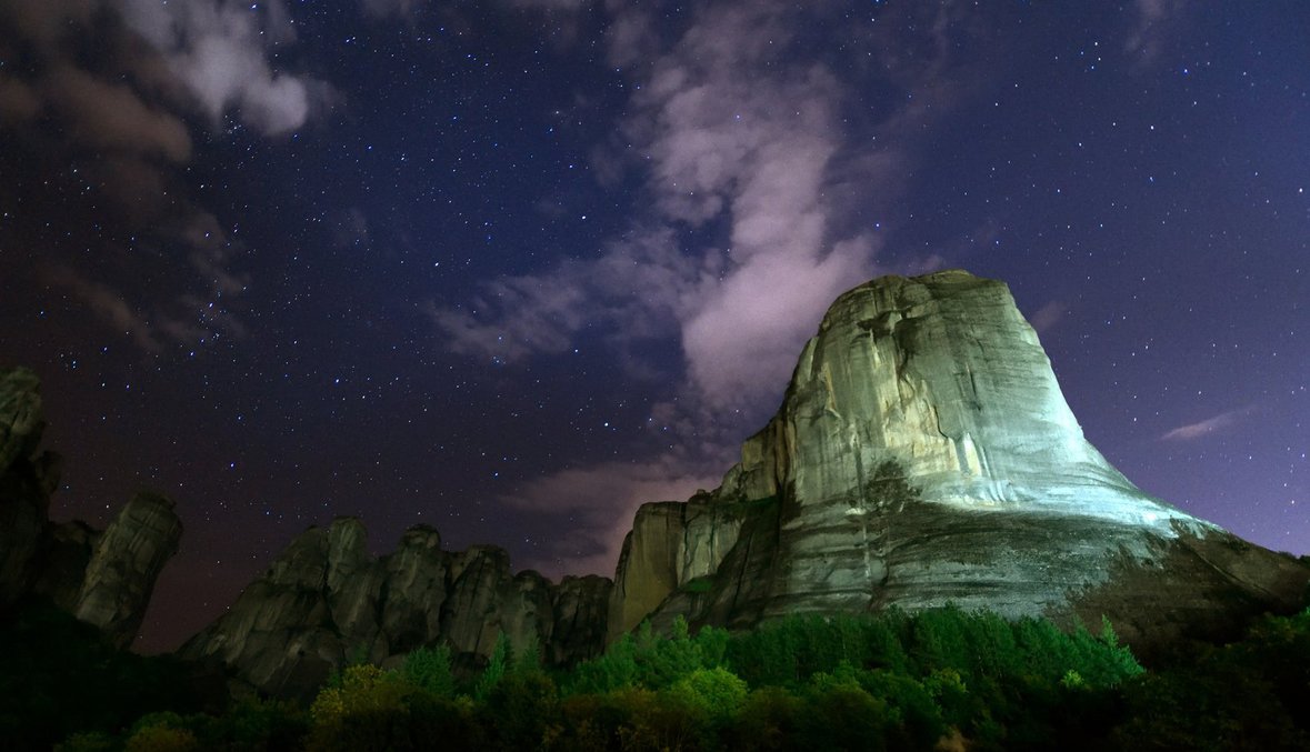 meteora_at_night.jpg