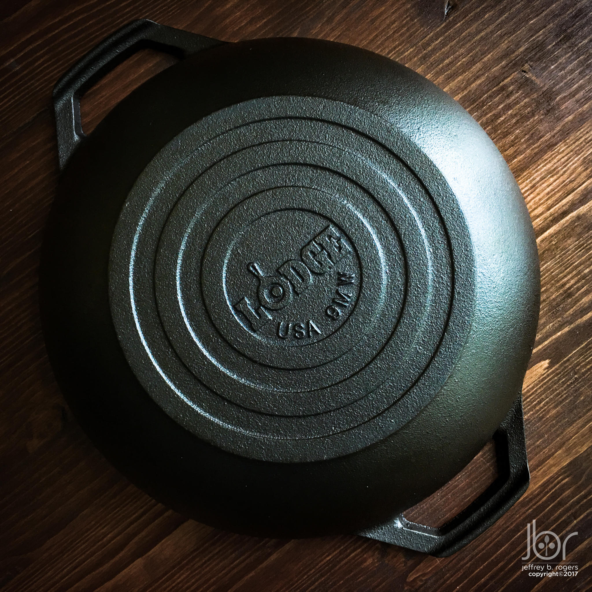 lodge_mini_wok_002.jpg