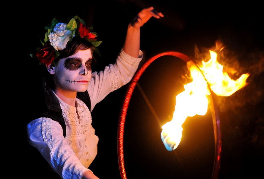 spancirfest-las-calaveras-fire-show 1.JPG