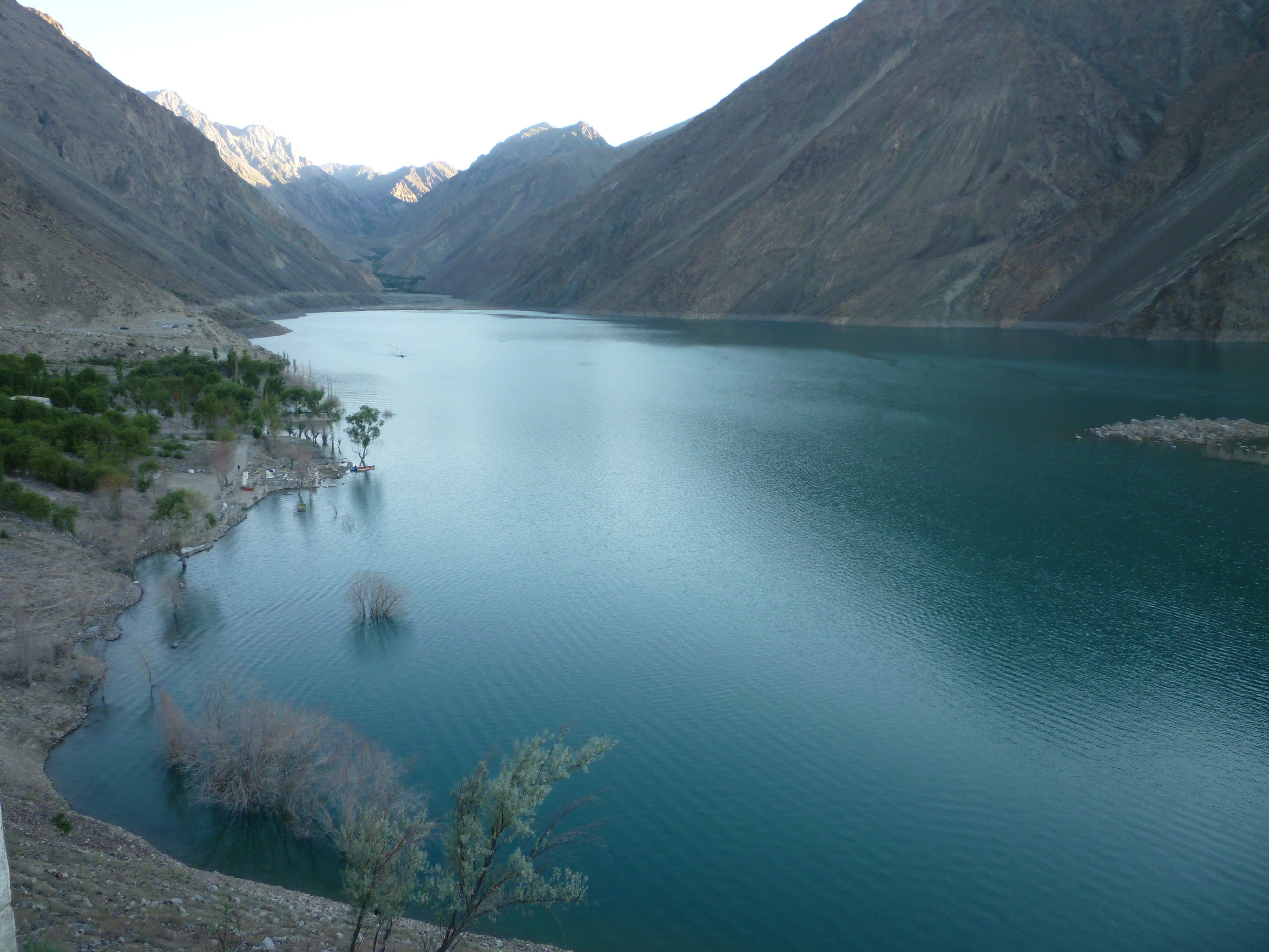 Indus_River_(Gilgit-baltistan,_Pakistan).JPG