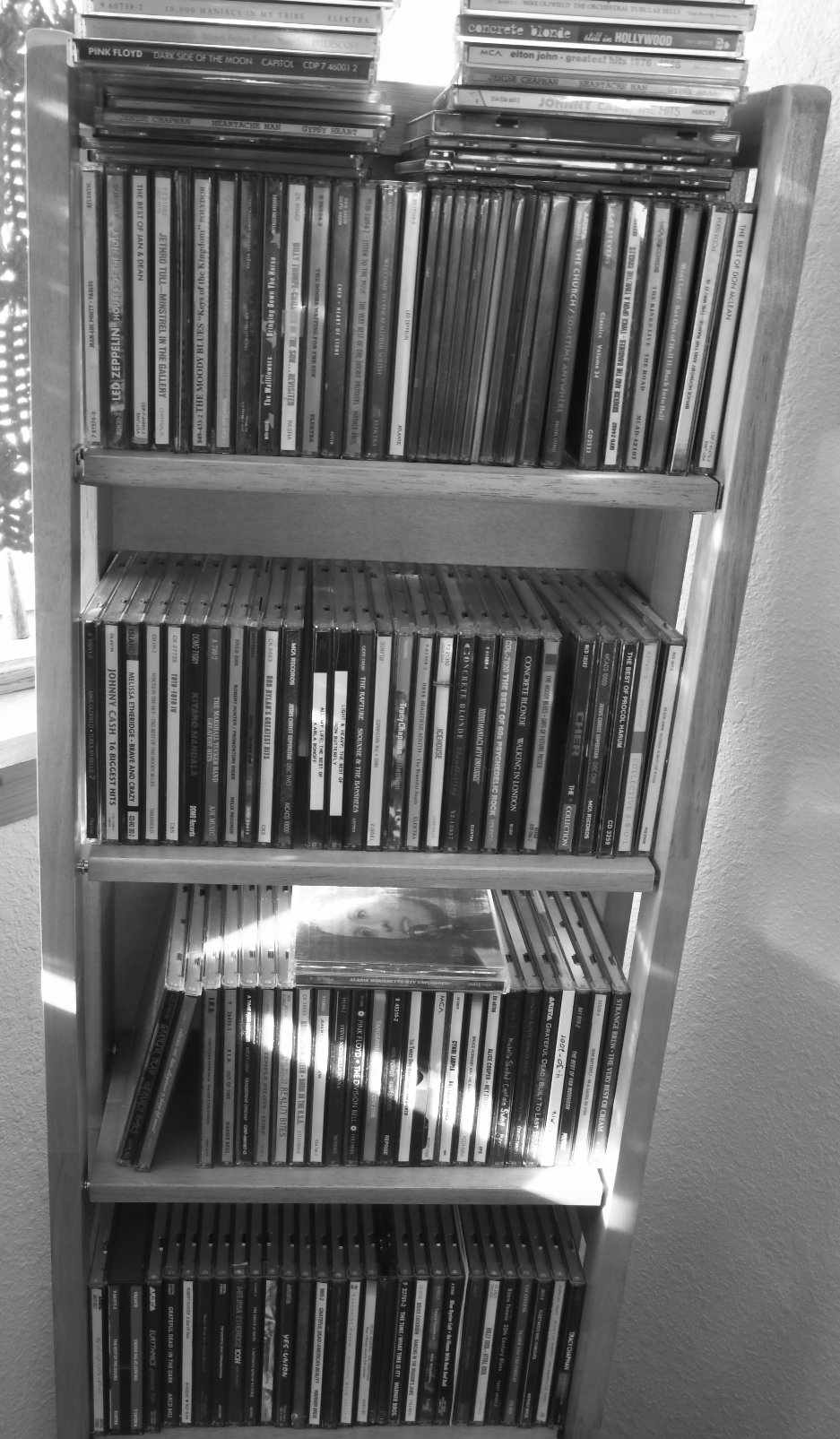 bwmusicshelf.png