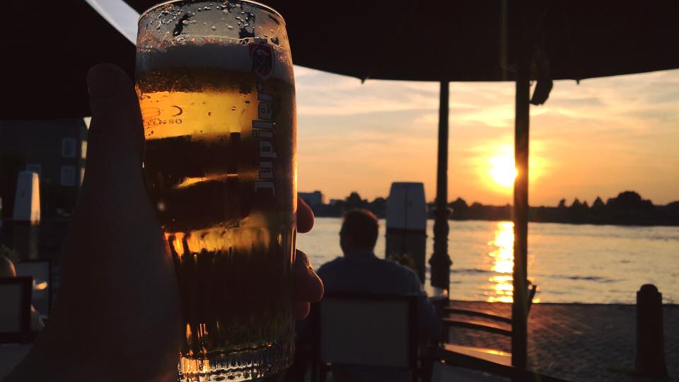 [Goldenhour] Enjoying Beer at sunset.jpg