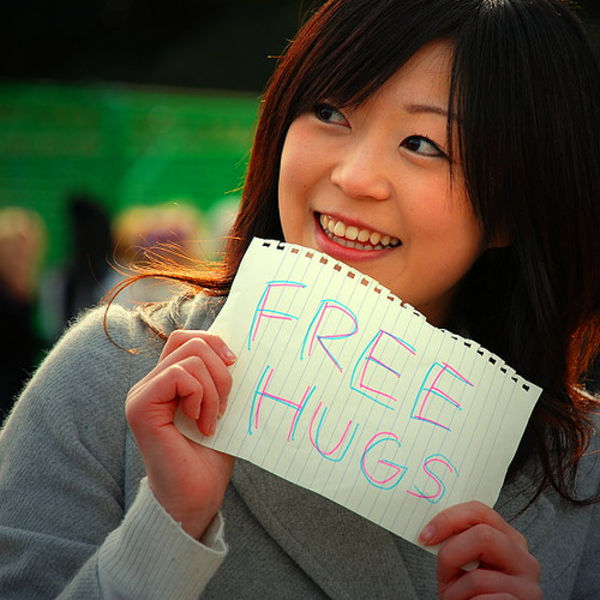 yoyogi-free-hug-smile-860.jpg