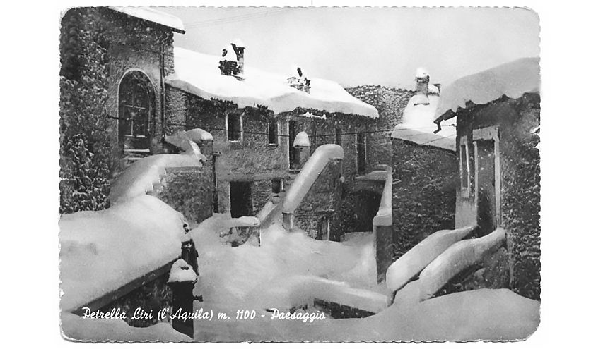 3 - paese innevato.jpg