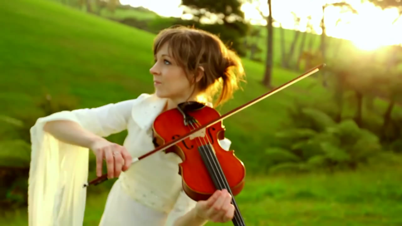 2013.10.31_1346327723351028lindsey_stirling_-_lord_of_the_rings_medley.mp4_snapshot_00.13_2013.10.31_13.58.15.jpg
